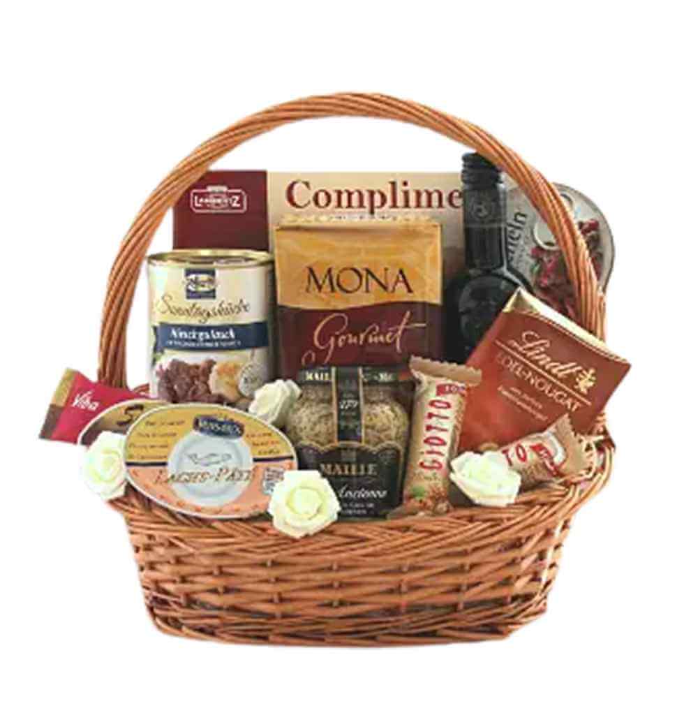 This delicatessen basket with gourmet products fro...