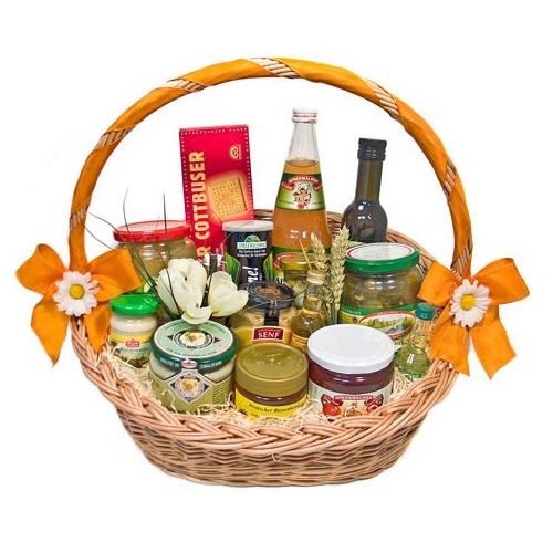 Gift online this Spreewald Gift Basket for  and surprise you...