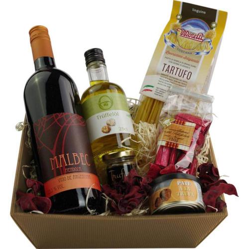In each of its 5 versions this heart-shaped gift basket is a delicacy. The exqui...