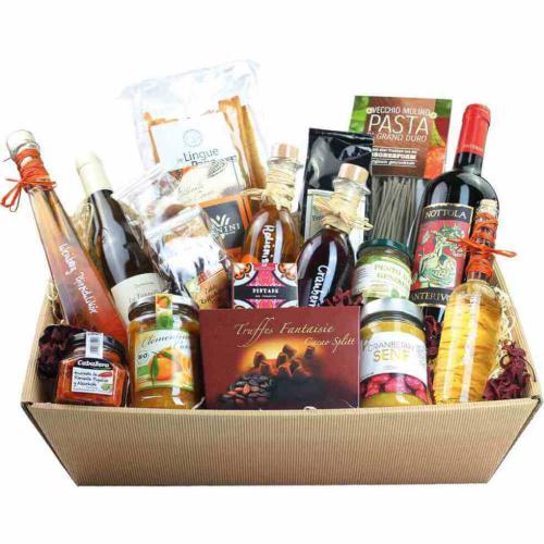 Delight your loved ones with this stunning gift basket full of taste sensations ...
