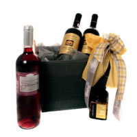 Cute Regency Special Wine Gift Hamper