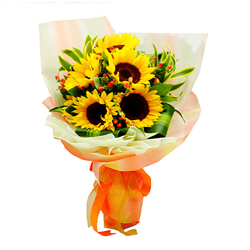 Artistic and Radiant 5 Pcs Sunflowers Bouquet