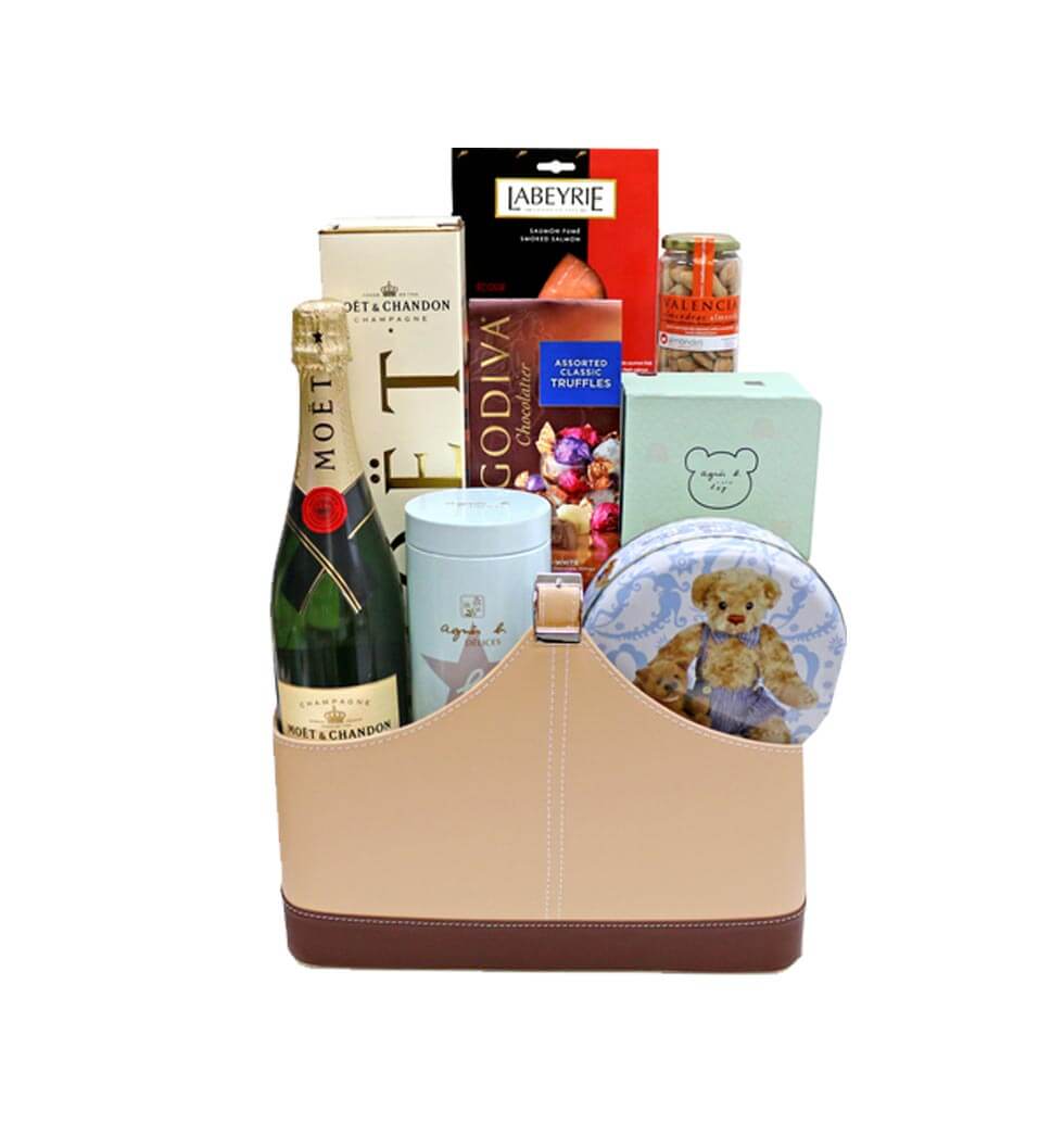 This luxurious delicacy gift hamper for wine food ......  to Tates Cairn