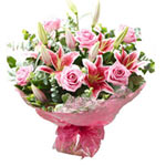 Mesmerising Bouquet of hand picked Roses n lilies ...