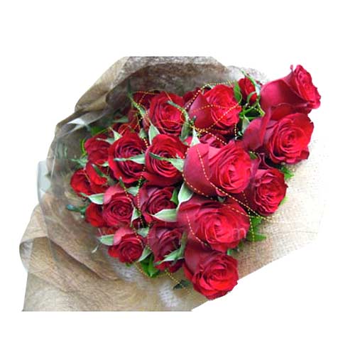Eye-Catching 30 Long-Stemmed Red Roses Saying I Love U