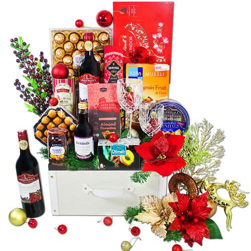 Mesmerizing Cellar Choice Gift Hamper with Wine