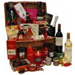 Artistic tempting Hamper