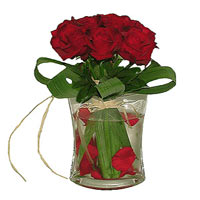 romantic 12 red roses arranged in a vase.<br>The v...