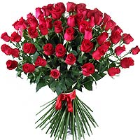 Classic and impressive bouquet made of roses made with no greenery, just roses !...