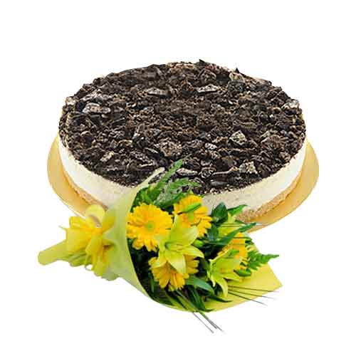 Delectable Oreo Nutty Cheese Cake with Tiny Holland Daisies Bunch