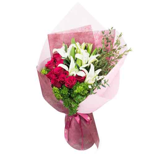 Mesmerizing Assemble of 10 Red Roses and 3 Casa Lilies