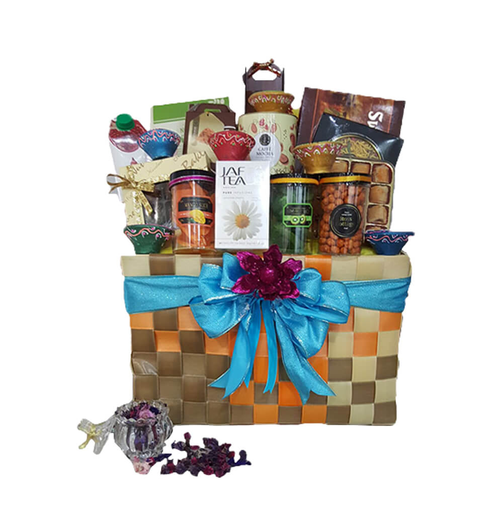 Gift Basket with Delectable Snacks