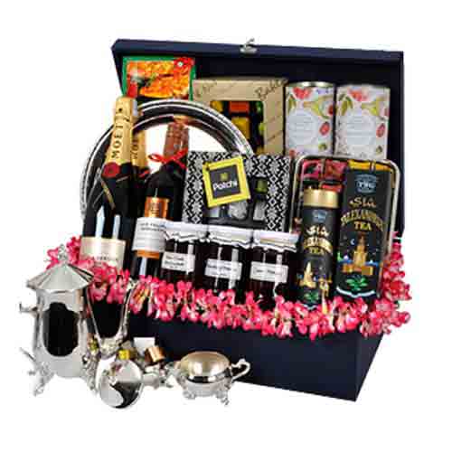 A magnificent hamper for the festival presented in......  to Ayer Hitam