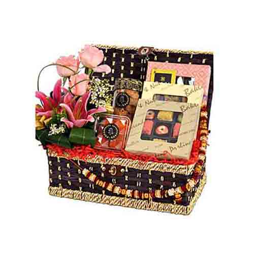 Vibrant Roses & Stargazer Lilies and delectable sa......  to Pontian
