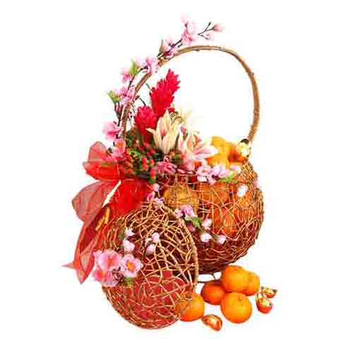 Attractive Best Quality Hamper of Fruits N Floral