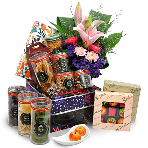 Attractive Deepavali Hamper Decorated with Flowers<br>