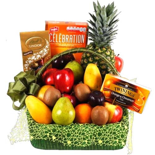 Impress someone with this Natures-Finest Fresh Fruits N Chocolate Gift Basket th...
