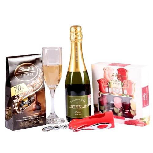 Impress someone with this Luxurious Gift Hamper of...
