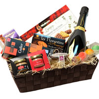 Ravishing Crunch N Munch Gift Basket with White Wine