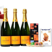 Yummy Festive Greeting Wine Hamper