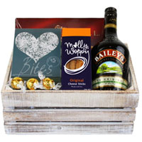 Charming Gourmet Feast Gift Hamper with Whisky