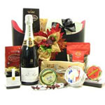 Affectionate Festive Hamper of Champagne N Goodies