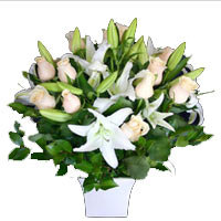 Premium Bunch of Pastel Roses, Oriental Lilies and Seasonal Foliage