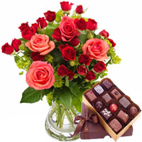 Mesmerizing Selection of Roses with Small Box of Chocolates