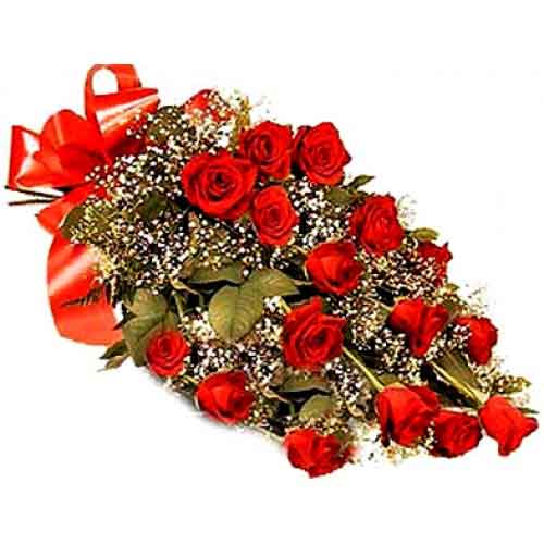 Various sized bouquets of stunning wrapped red roses