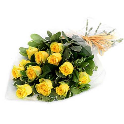 1 dozen yellow roses in bouquet