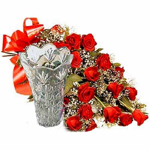 Various sized bouquets of stunning red roses with ......  to Ligao