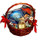 .A classic gift, this Charming Party Hamper makes ...