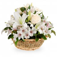 A delicate gesture, a floral arrangement very elegant and feminine....