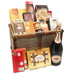 Lovable Delicious Evening Gift Basket