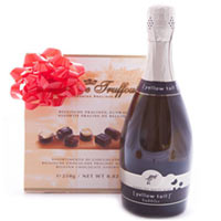 A classic Gift, this Balanced Sparkling Wine and C...