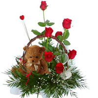 Look who is peeking out of this beautiful rose arr......  to Uva