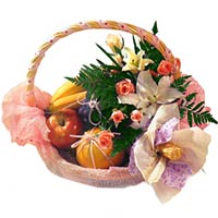 Cheerful arrangement of roses and lilies along wit......  to Krasnoturinsk
