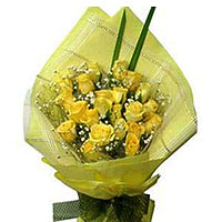 Blossoming Gift Bunch of 12 Yellow Star Roses