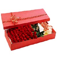 100 Red Roses in box