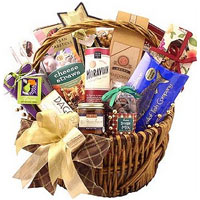 Italian gift baskets decorated with Italian delica...