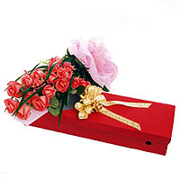 Generous bouquet of 20 premium extra long-stemmed ...