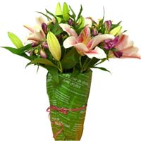 Lilies in vase  ......  to North Chungcheong_SouthKorea.asp