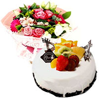 Dreamy Taste of Elegance Combo Offer of White Cake and Flower Bouquet