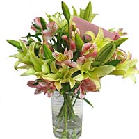 Lilies in vase  ......  to South Chungcheong_Southkorea.asp