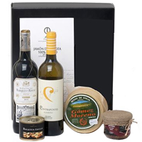 Immerse your loved ones in the happiness this Seasonal Cheer Gourmet N Cheese Gi...