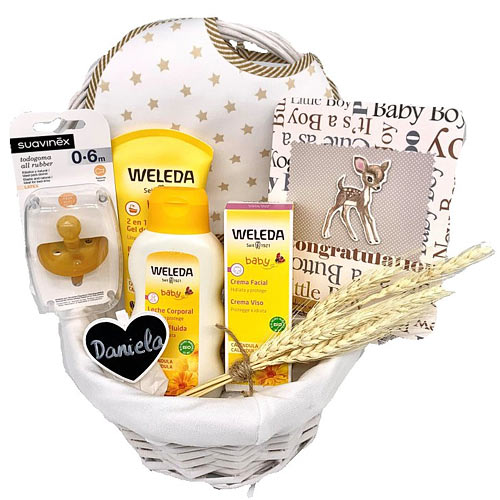 Pamper your loved ones by sending them this Beautiful Infants Pampering Gift Bas...