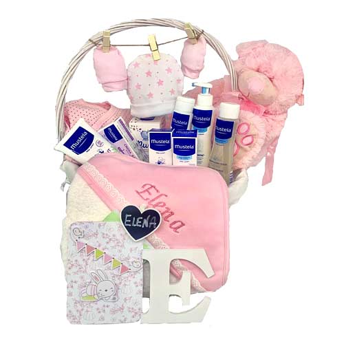 Pamper your loved ones by sending them this Deluxe New Parents Baby Care Basket ...