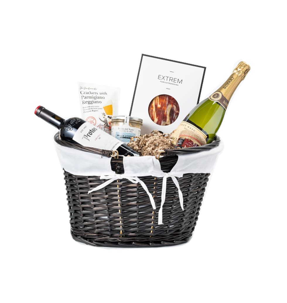 This gourmet gift basket has elegant design, makin...