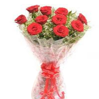 Elegant Bunch of 10 Red Roses with Steel Grass