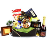 Dynamic Hamper of Goodies for Christmas